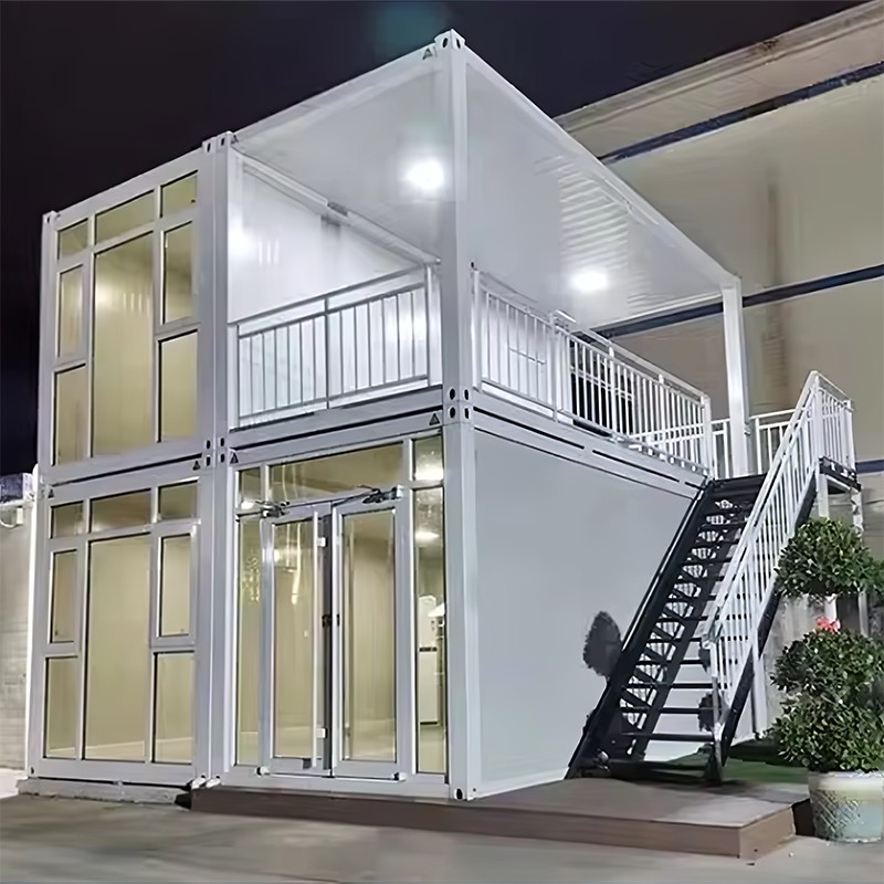 Dvokatna kuća od staklenih kontejnera Dvokatna kuća od staklenih kontejnera