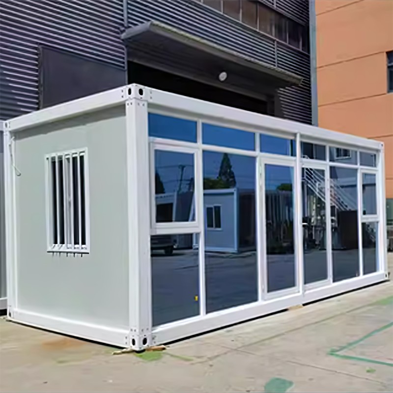 Jednokatna kuća od staklenih kontejnera Jednokatna kuća od staklenih kontejnera